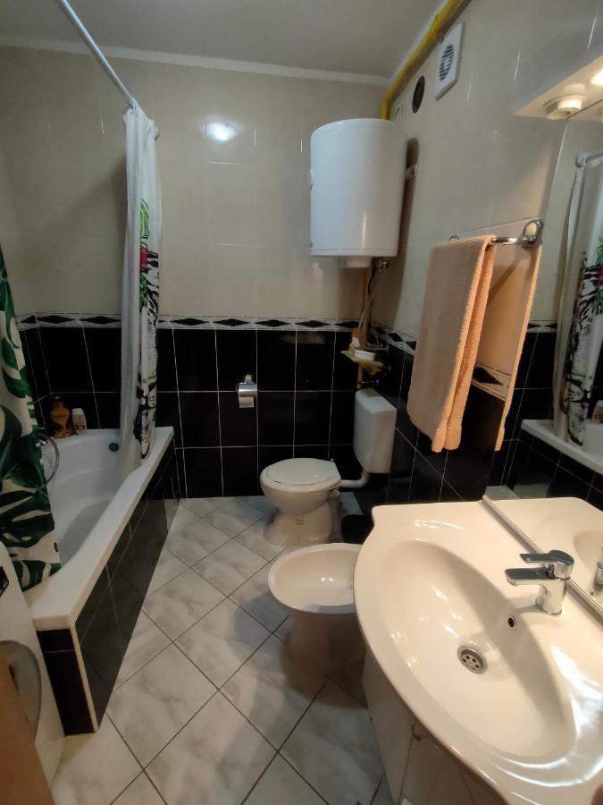 Apartman Bela Apartment Pula Bagian luar foto