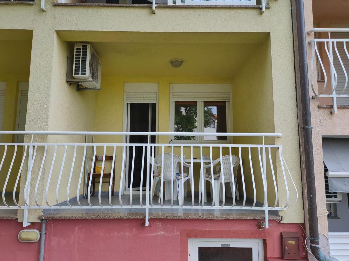 Apartman Bela Apartment Pula Bagian luar foto