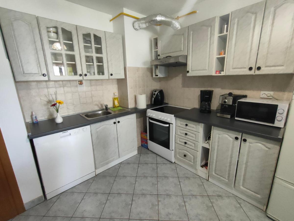 Apartman Bela Apartment Pula Bagian luar foto