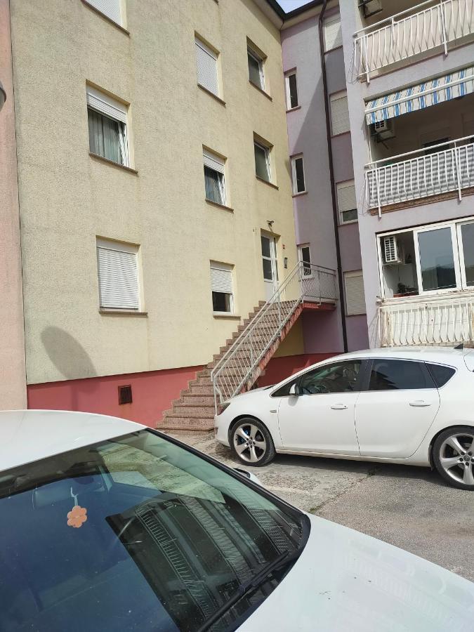 Apartman Bela Apartment Pula Bagian luar foto
