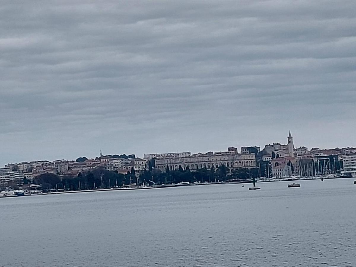 Apartman Bela Apartment Pula Bagian luar foto