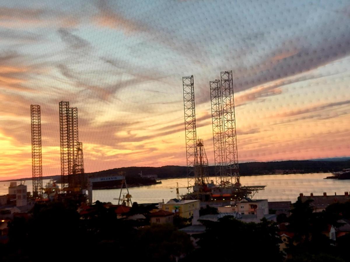 Apartman Bela Apartment Pula Bagian luar foto